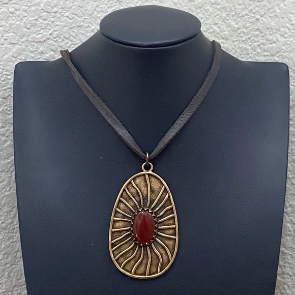 LUCKY BRAND Red Carnelian Brass-tone Large Pendant Leather Cord 26” Necklace - Picture 11 of 14